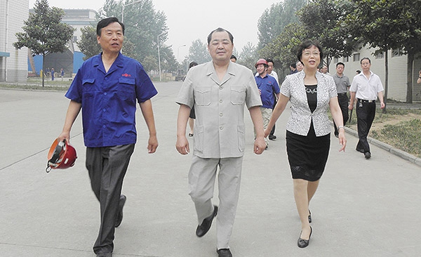 原河南省副省長(zhǎng)劉新民-鄭州市委常委、組織部長(zhǎng)高建慧在公司視察工作